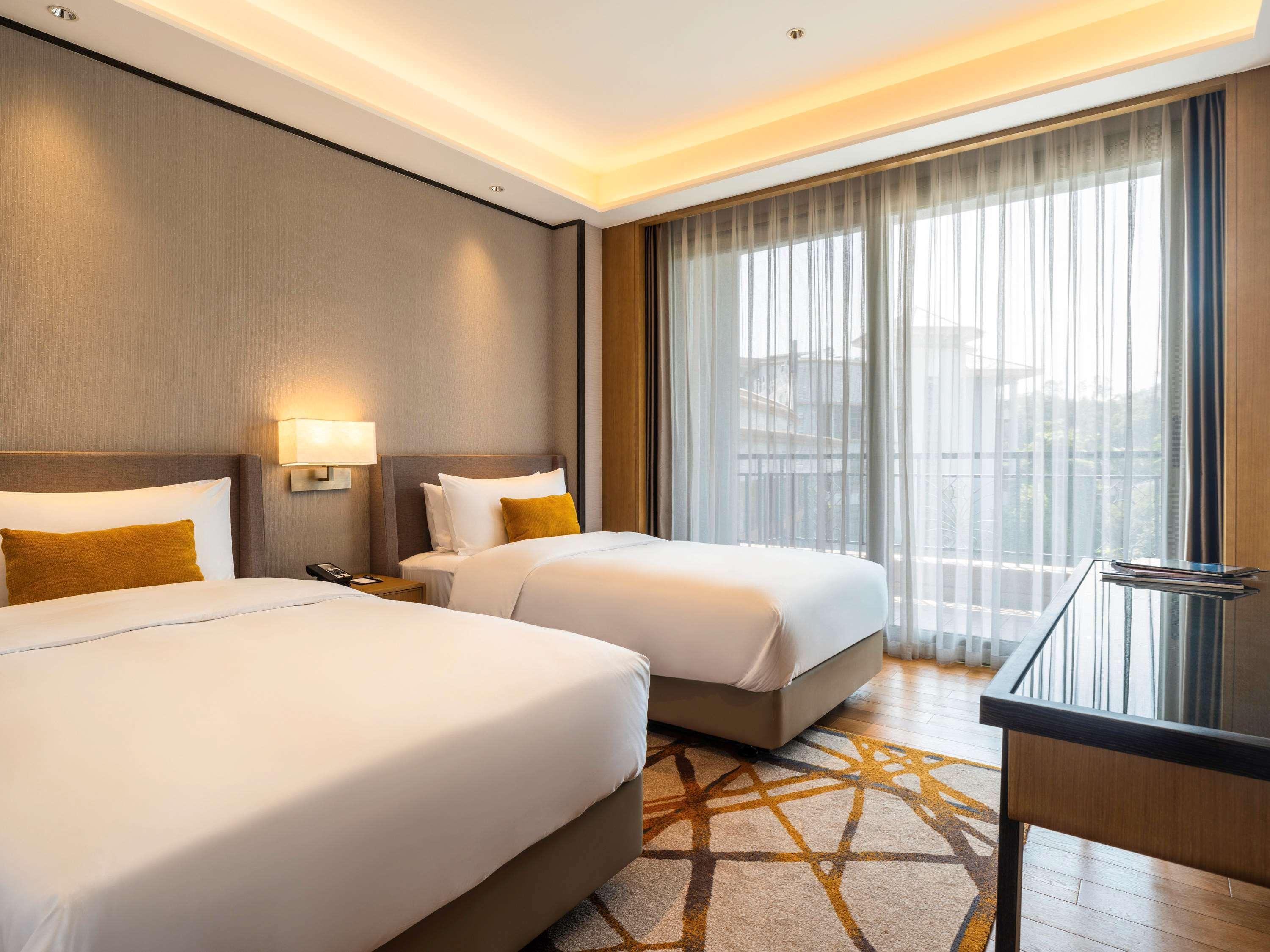 Pullman Hotel&Pullman Living Dongguan Forum Bagian luar foto